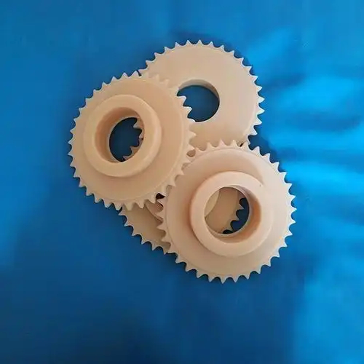 Gia công bánh răng nhựa đòi hỏi kiểm soát chặt chẽ nhiệt độ và tốc độ cắt để đảm bảo độ chính xác và ổn định vật liệu
