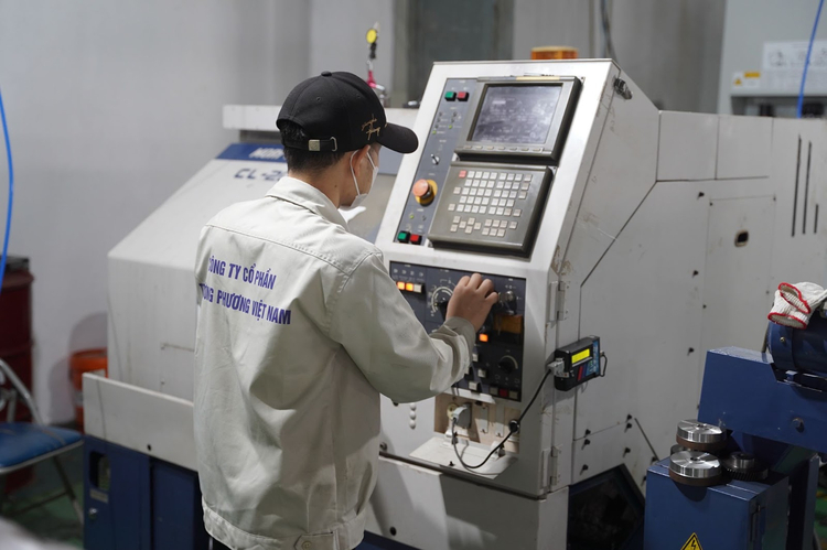 Hệ thống máy CNC hiện đại giúp Trường Phương gia công đồ gá chính xác và ổn định