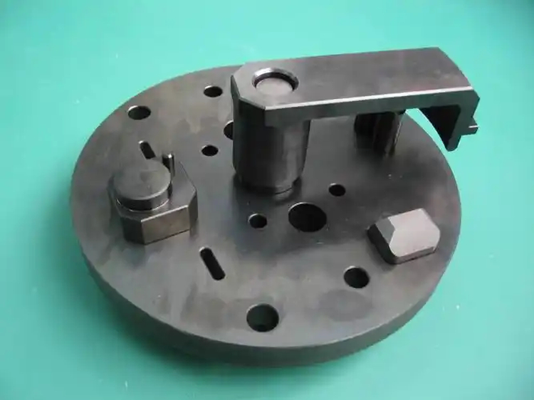 Jig đảm bảo sai số ±0.01–0.02 mm, định vị chính xác và lặp lại ổn định