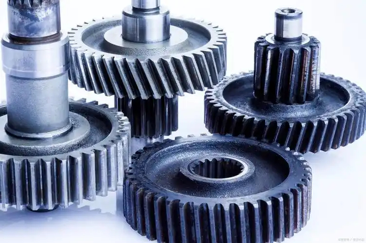 Lựa chọn vật liệu phù hợp quyết định trực tiếp đến độ bền, khả năng chịu tải và môi trường làm việc của bánh răng