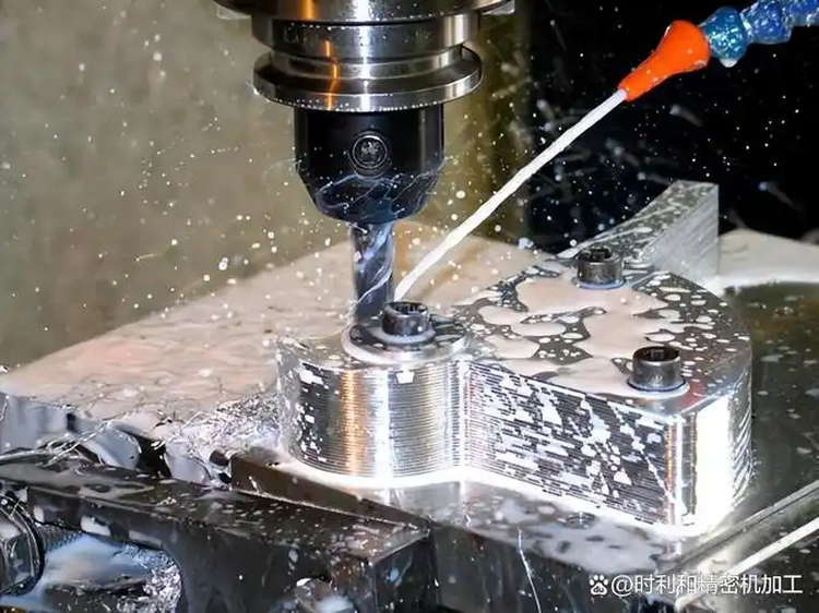 Tiện CNC chính xác, năng suất cao và linh hoạt, nhưng bị giới hạn hình dạng và yêu cầu kỹ thuật lập trình cao