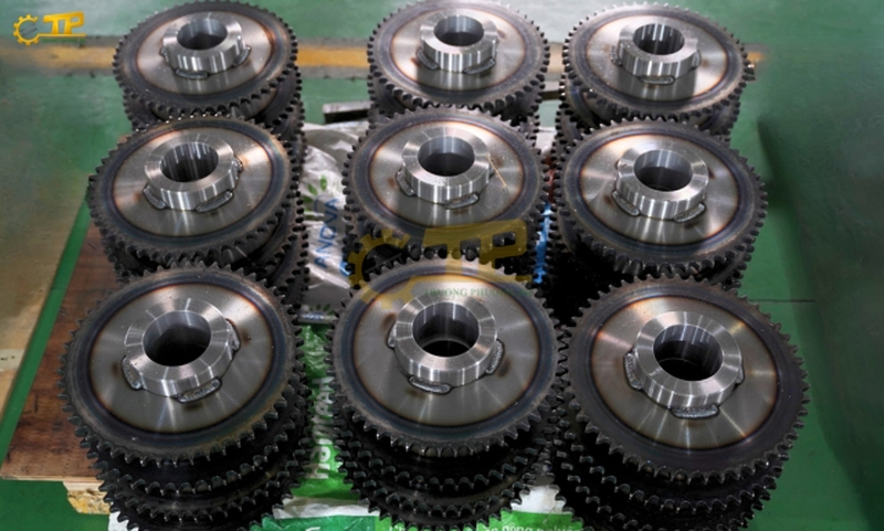 Nhông xích đơn tại Trường Phương được gia công CNC chính xác cao, bền chắc và chống mài mòn tốt
