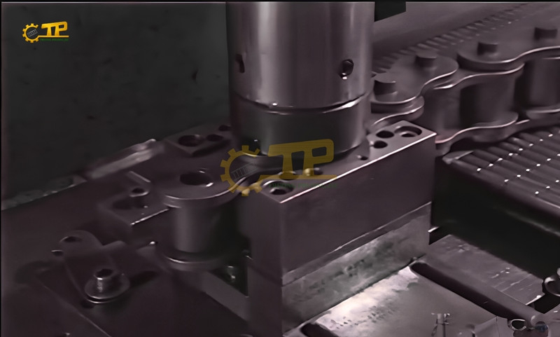 Hạ tầng máy móc CNC đa trục kết hợp công nghệ tôi cứng cục bộ tăng cường sức bền cơ lý sên xích