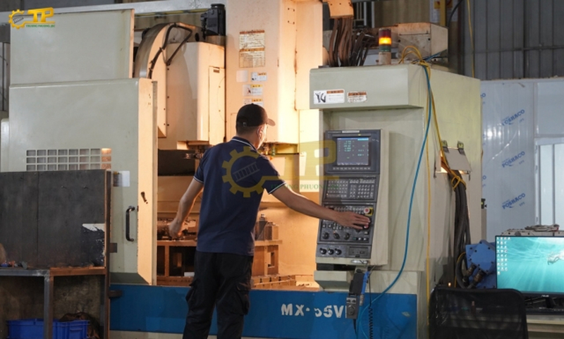 Nhông xích đơn là giải pháp truyền động hiệu quả, giúp hệ thống vận hành ổn định, chính xác và bền bỉ trong nhiều điều kiện làm việc khác nhau. Việc lựa chọn nhông xích đơn đúng tiêu chuẩn, đúng thông số kỹ thuật từ đơn vị uy tín không chỉ giúp tăng tuổi thọ thiết bị mà còn tối ưu hiệu suất vận hành và chi phí bảo trì lâu dài. Liên hệ Trường Phương Việt Nam ngay hôm nay để được tư vấn kỹ thuật và nhận báo giá nhông xích đơn phù hợp nhất.
